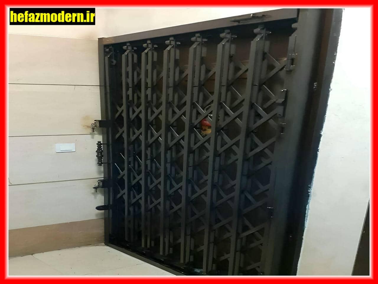 نگهداری و تمیزی درب آکاردئونی