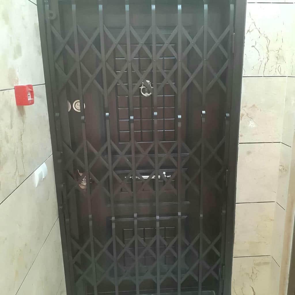 accordion-door-protection-apartment-aac درب آکاردئونی ضد سرقت