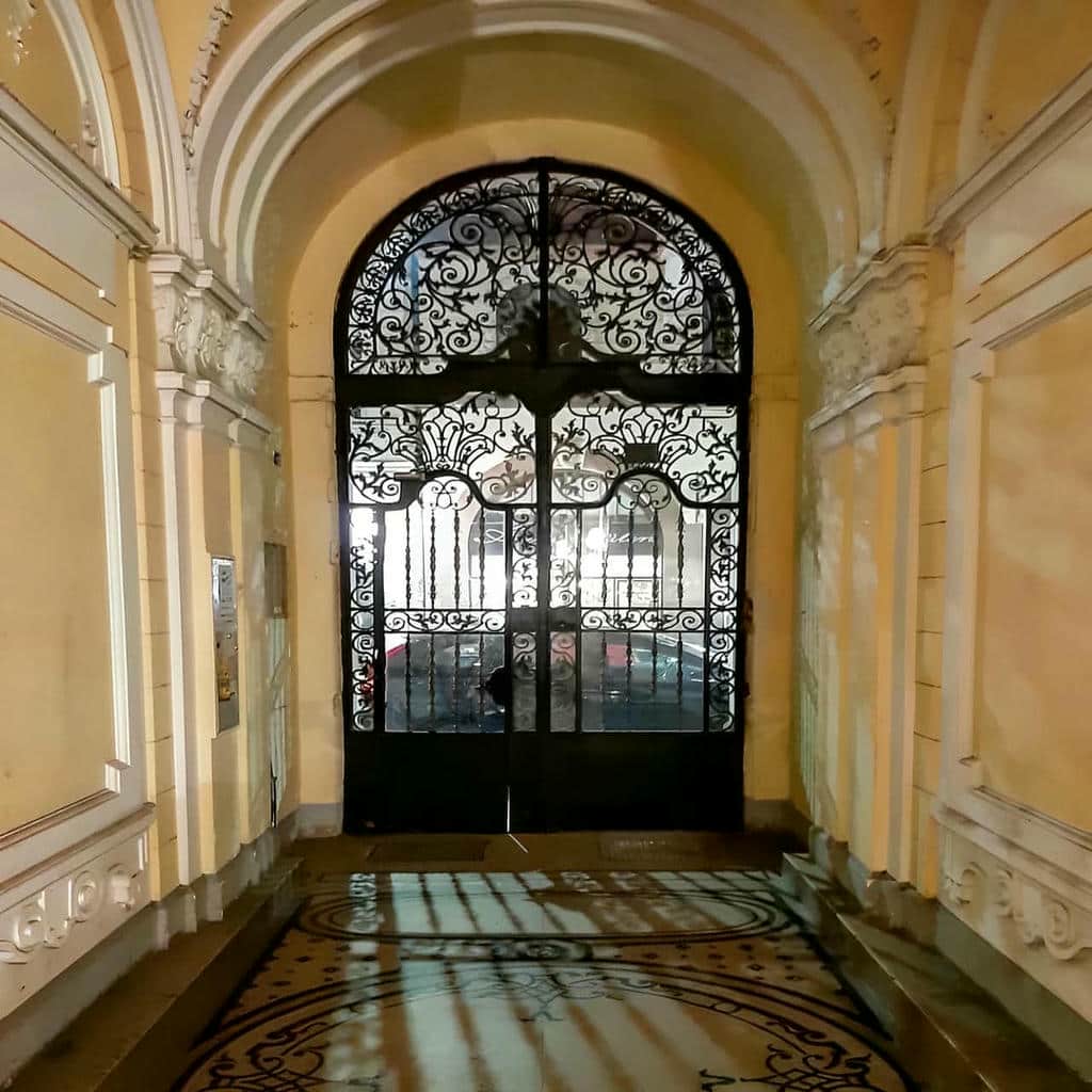 villa-door-wrought-iron-bf نصب درب حیاط لاکچری ورودی باغ
