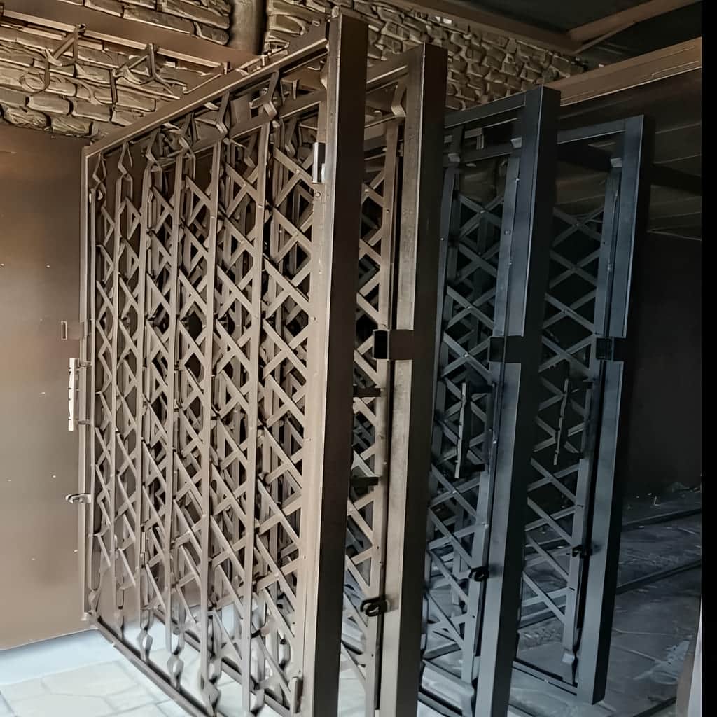 خرید حفاظ درب آکاردئونی آهنی پنج گل در سنندج