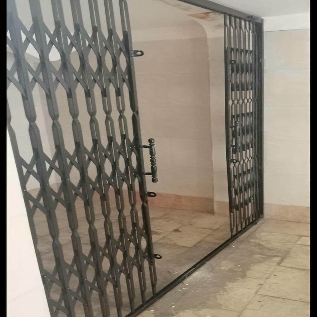 نصب درب آکاردئونی آهنی دوگل در نوشهر