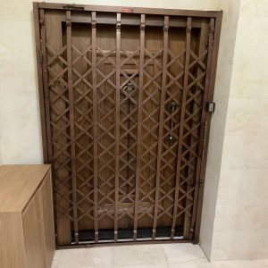 درب آکاردئونی آهنی در محمودآباد