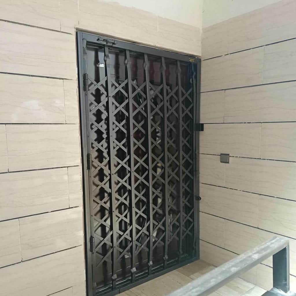 نصب حفاظ درب آکاردئونی آهنی چهارگل در دماوند