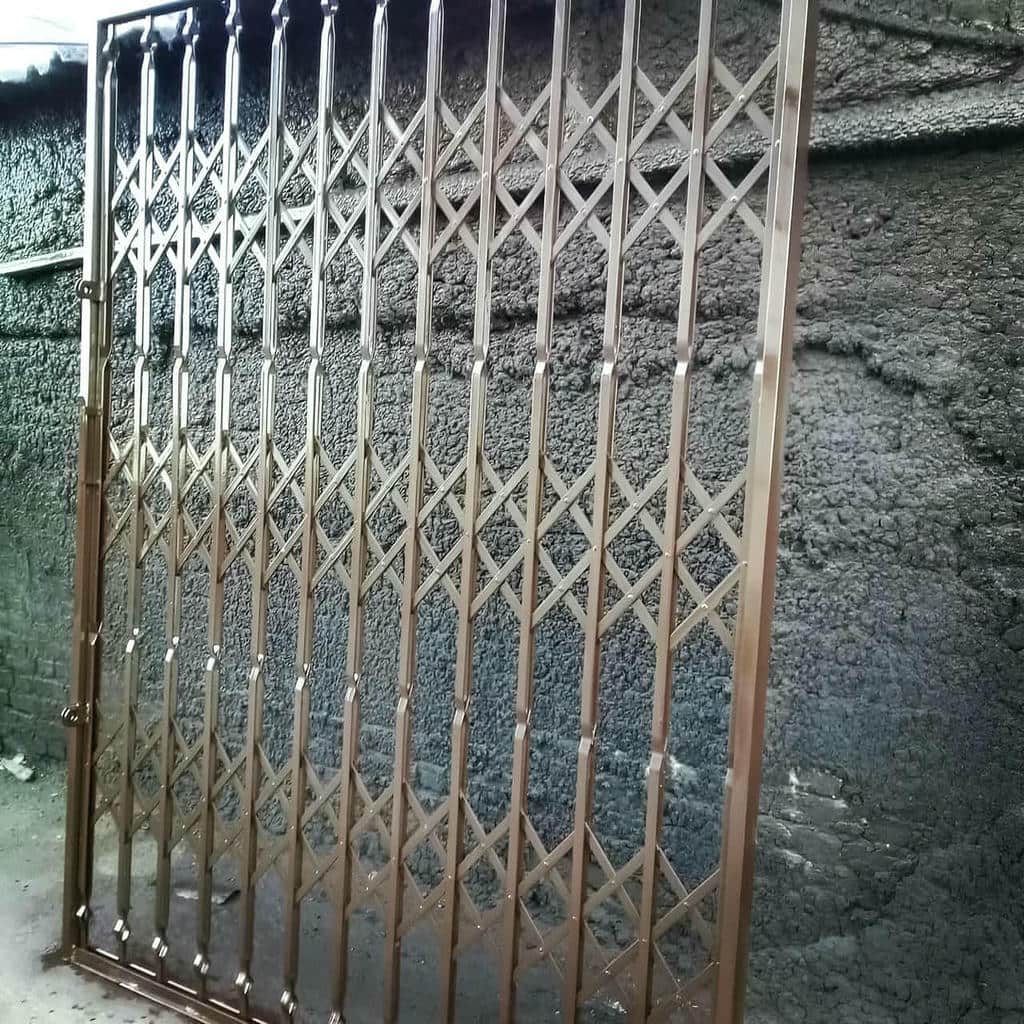 درب آکاردئونی آهنی در قزوین