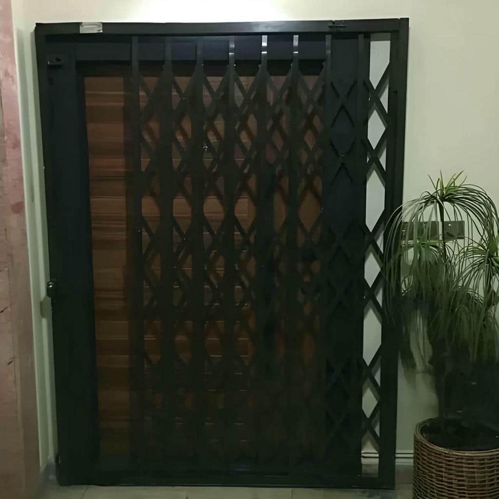 درب آکاردئونی با ریل روان و دقیق