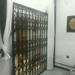 درب آکاردئونی آهنی در اهواز