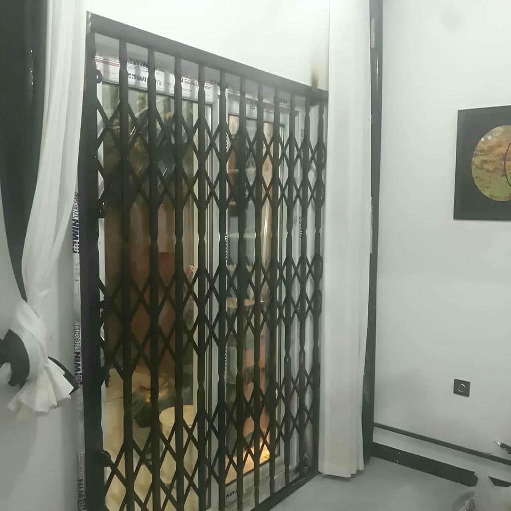 درب آکاردئونی آهنی در اهواز
