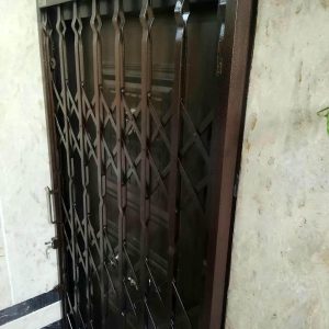 درب آکاردئونی در مشهد