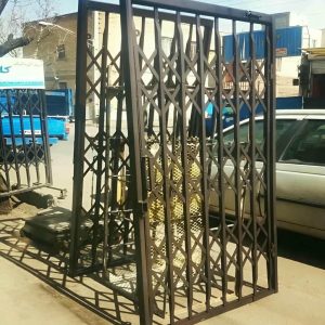 حفاظ درب آکاردئونی آهنی در سبزوار