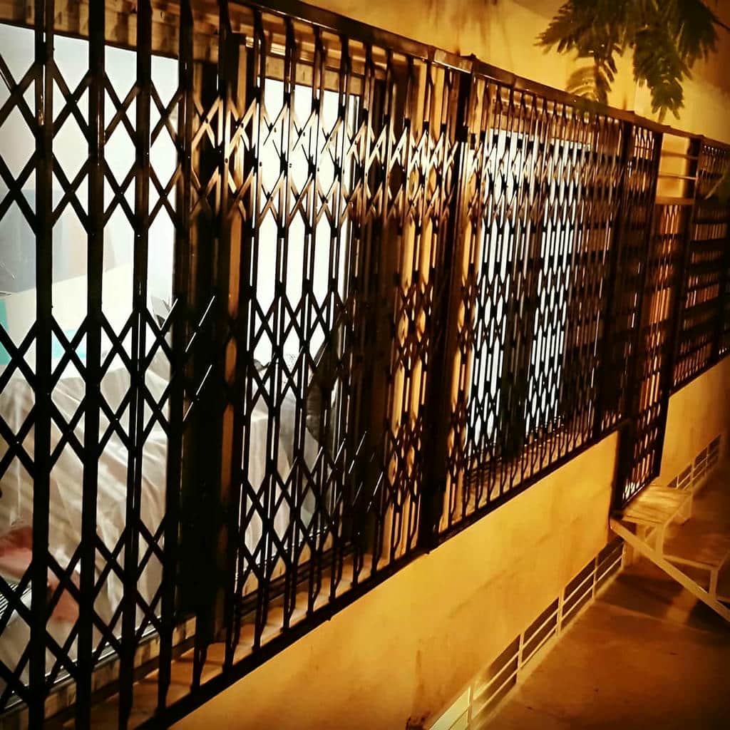 درب آکاردئونی با ریل روان و استاندارد