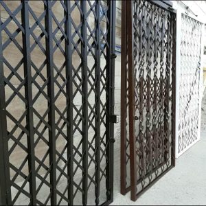 درب آکاردئونی آهنی در تبریز