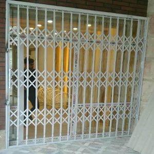 عوامل تعیین کننده قیمت درب آکاردئونی