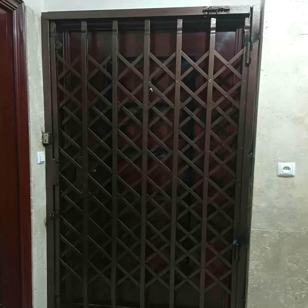 درب آکاردئونی با فریم محکم برای قفل