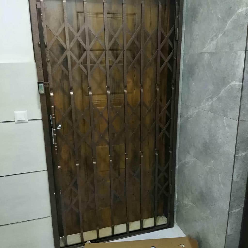نصب حفاظ درب آکاردئونی آهنی چهارگل در گرگان