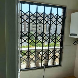 درب آکاردئونی آهنی در استان گیلان