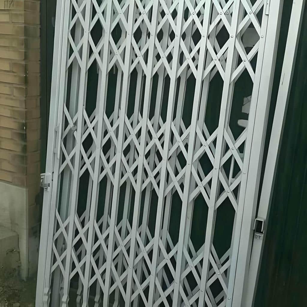 درب آکاردئونی با جوش یکنواخت در اتصالات