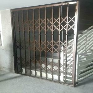 درب آکاردئونی آهنی در بندرعباس