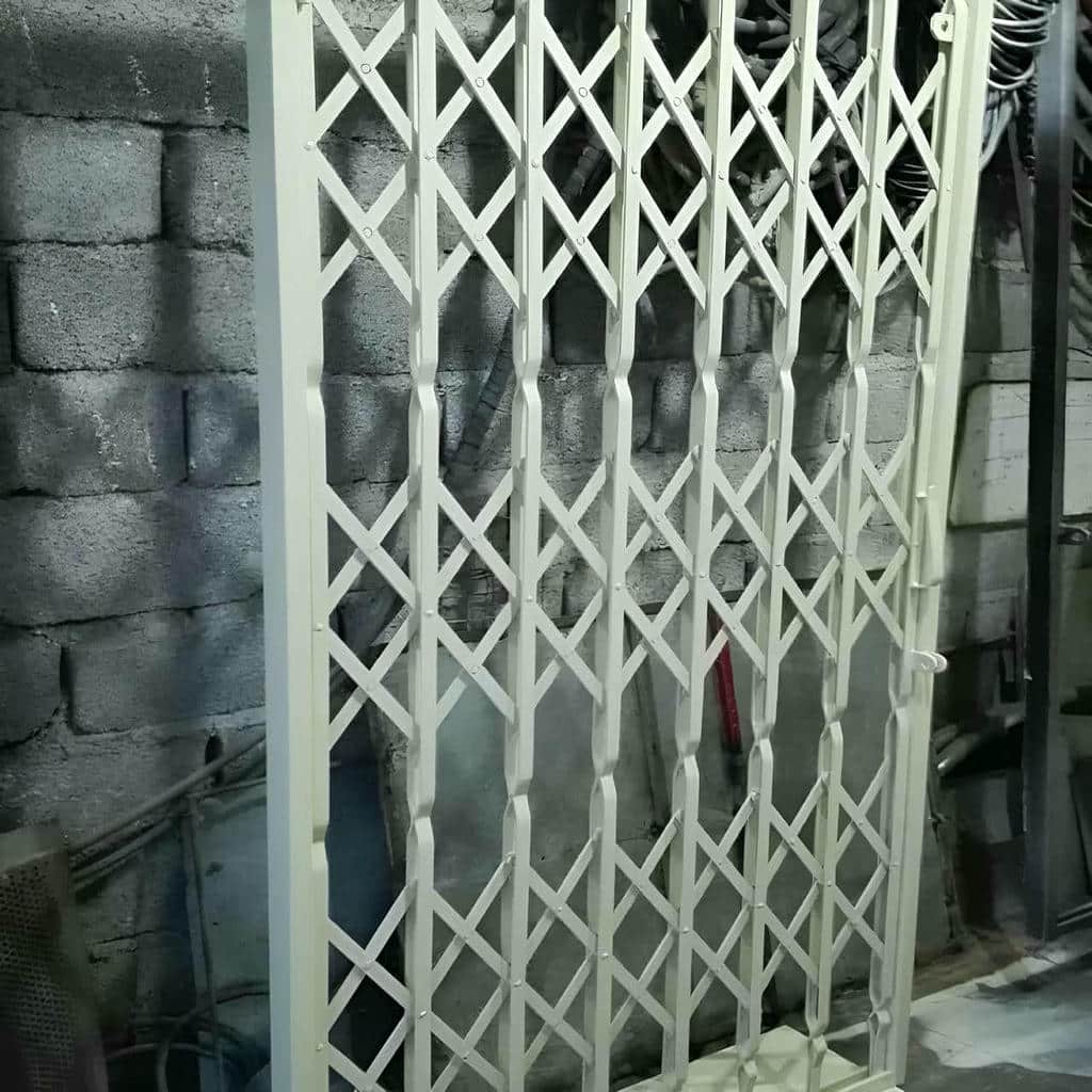 نصب درب آکاردئونی آهنی دوگل در استان گیلان