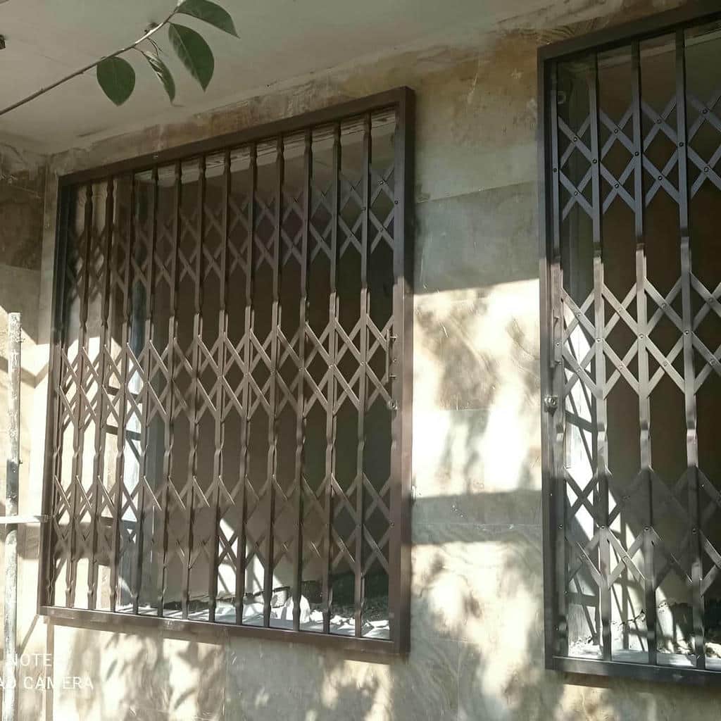 نصب حفاظ درب آکاردئونی آهنی چهارگل در سنندج