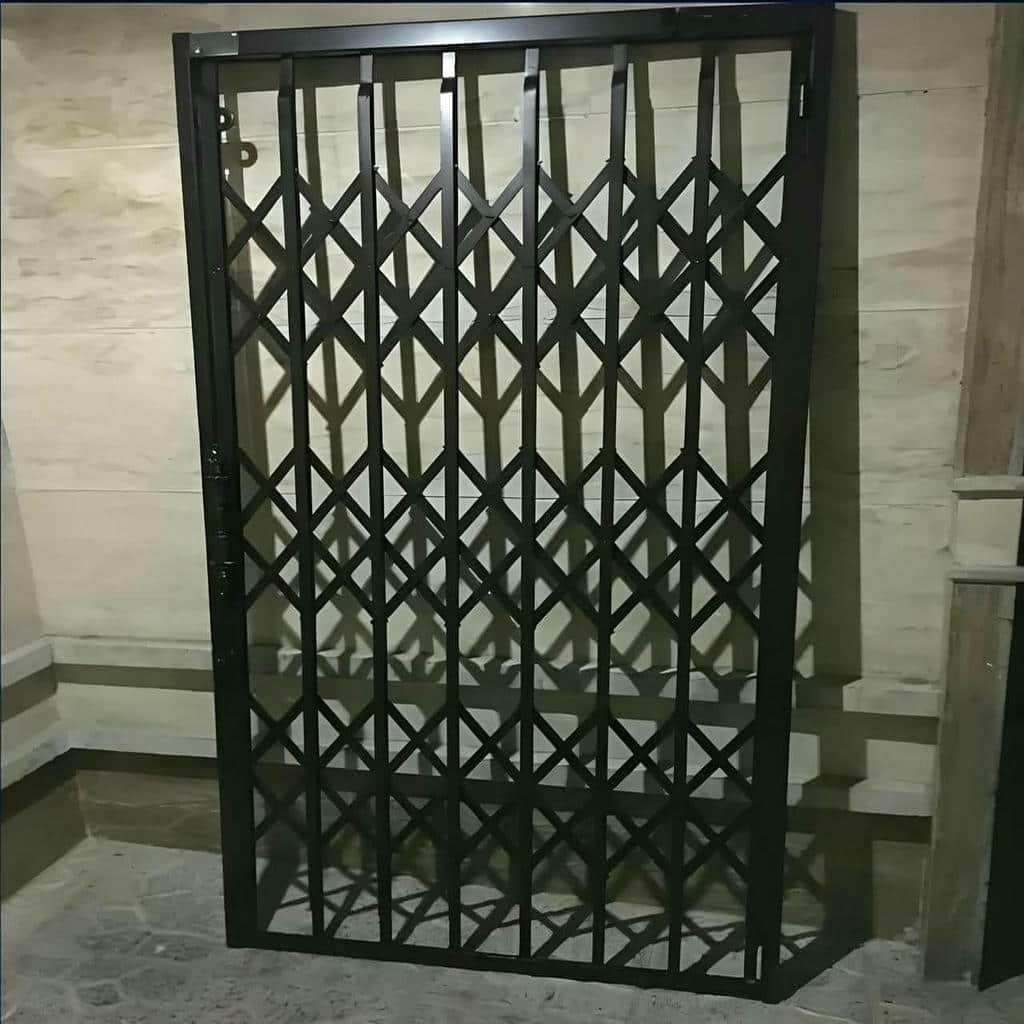 درب آکاردئونی با ریل روان و حرکت نرم