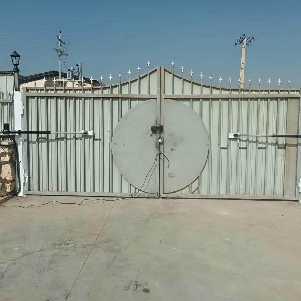 نصب جک درب پارکینگ برقی درب لولایی در ایرانشهر