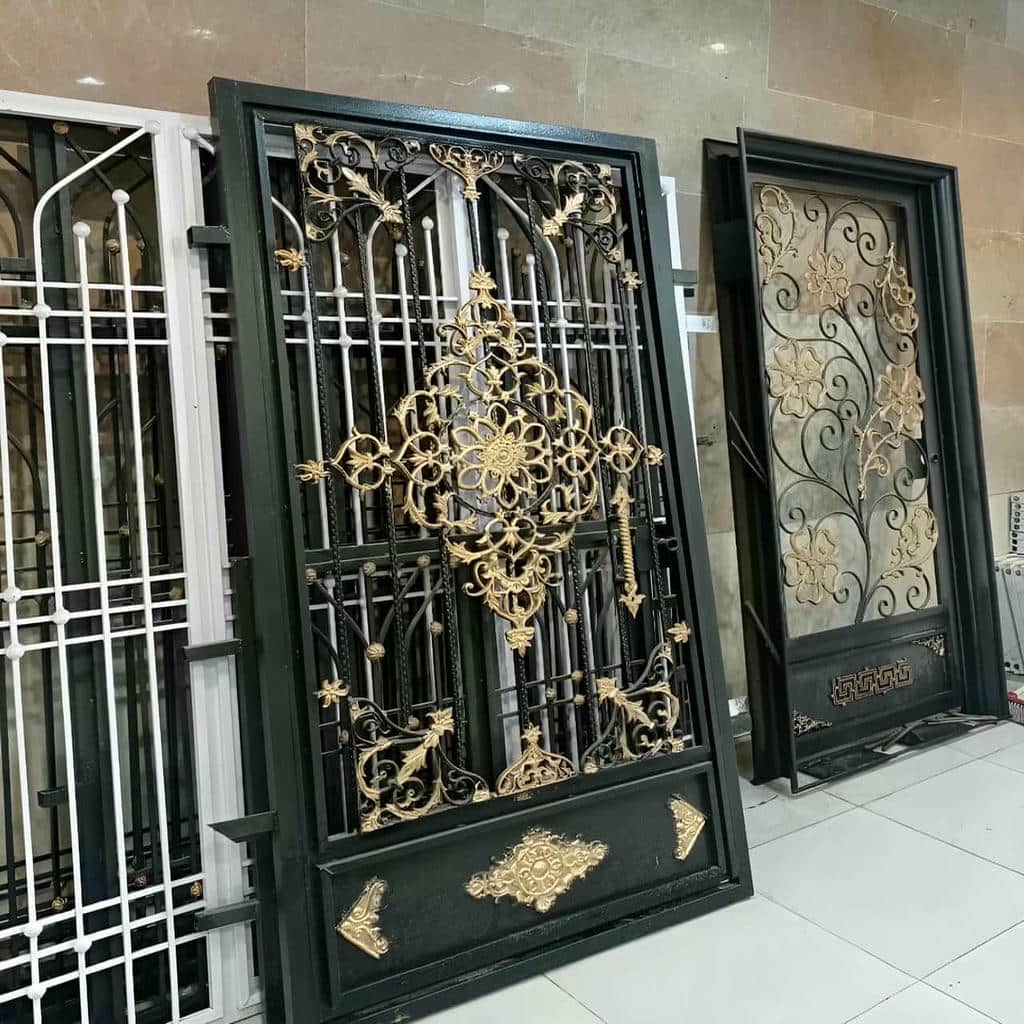 فروش درب حیاط ویلا ساده در بومهن