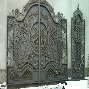 درب حیاط ویلا در اندیشه