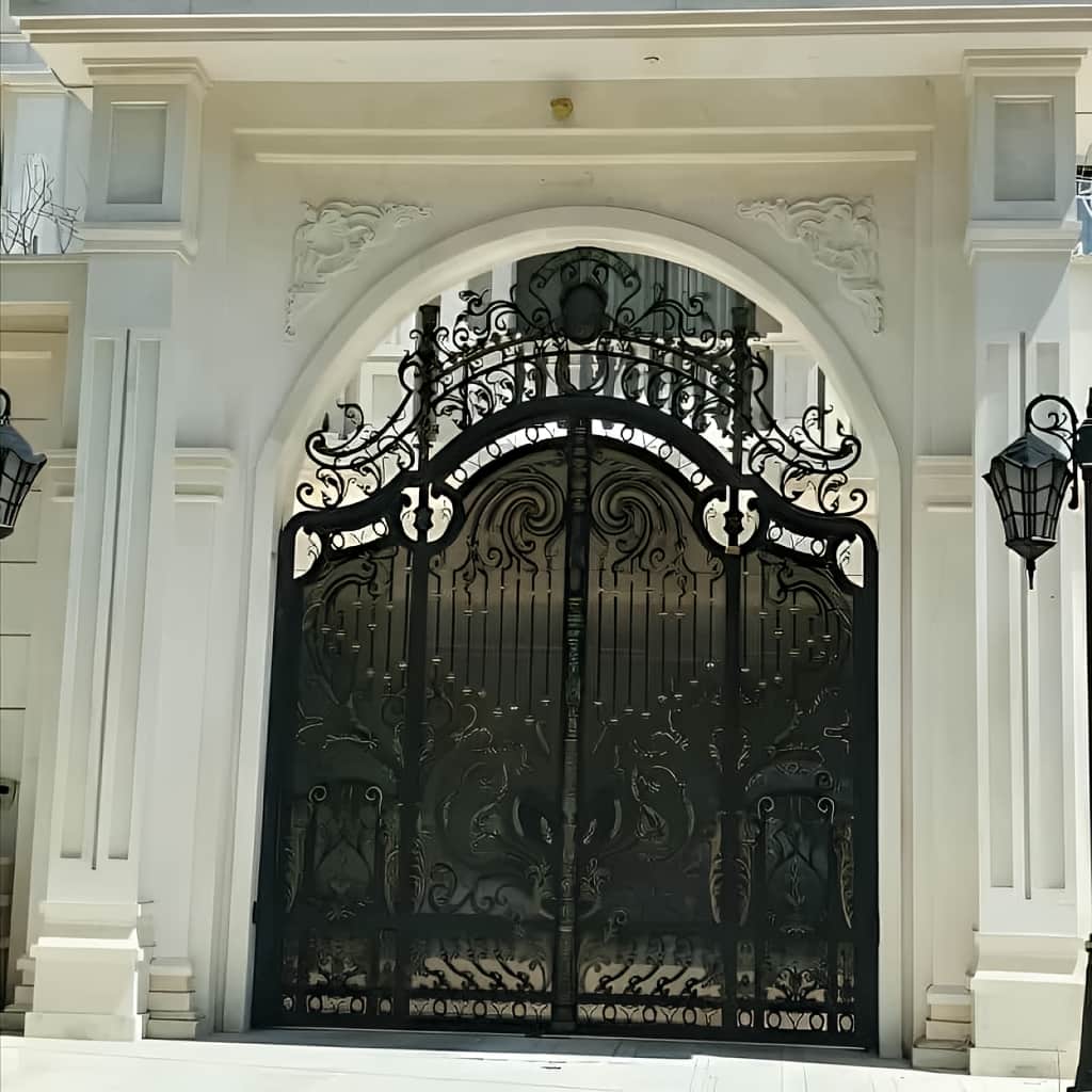 درب حیاط ویلا در بومهن