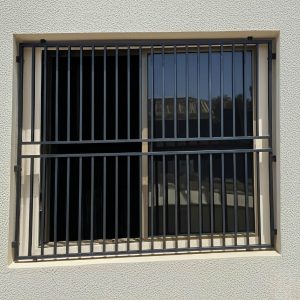 عوامل مؤثر بر قیمت حفاظ پنجره