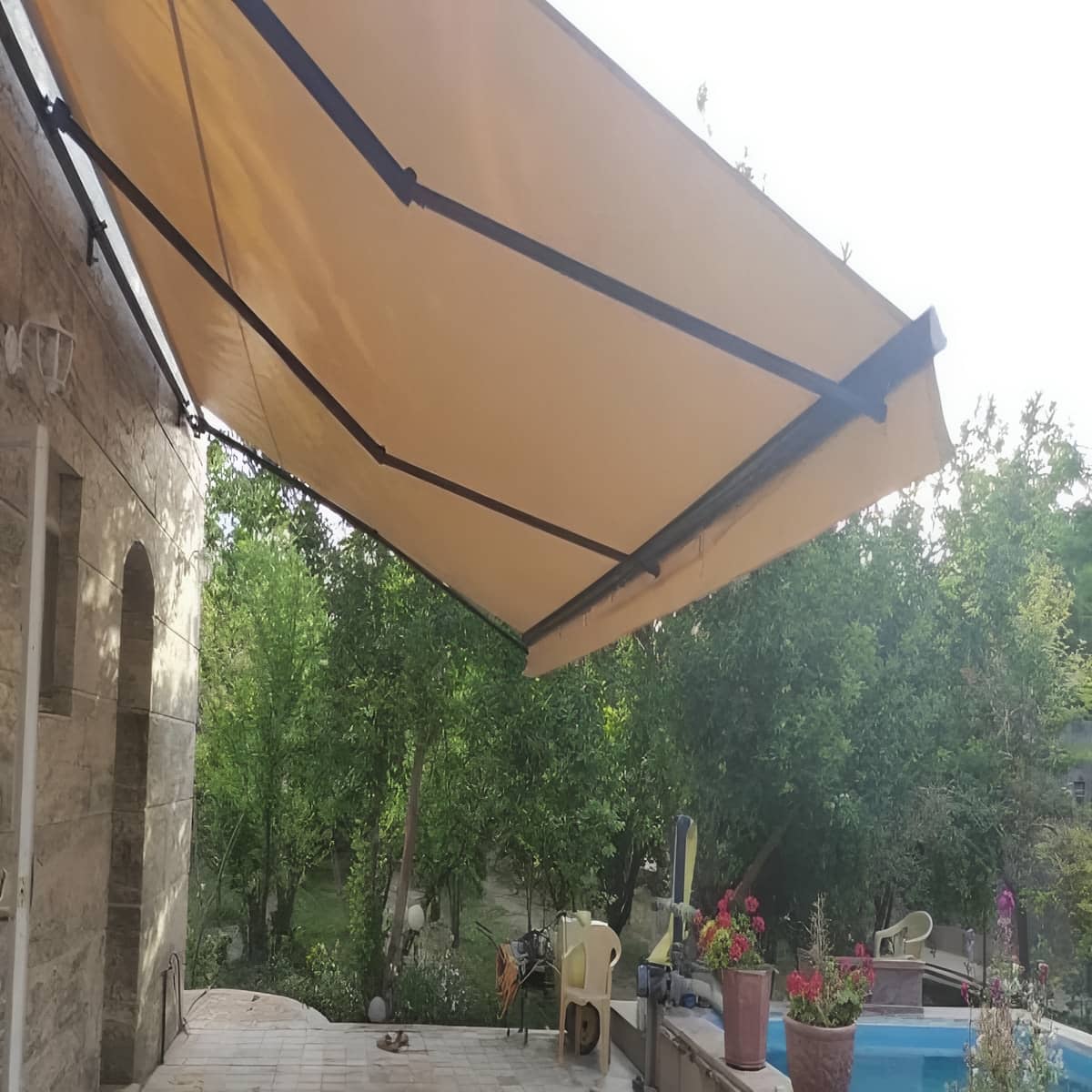 سایبان برقی کافه و رستوران با ریل روان سقف متحرک سایبان برقی کافه و رستوران با ریل روان سقف متحرک