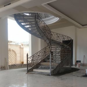 پله کنسولی آهنی مدرن با زیرسازی پنهان پله کنسولی آهنی مدرن