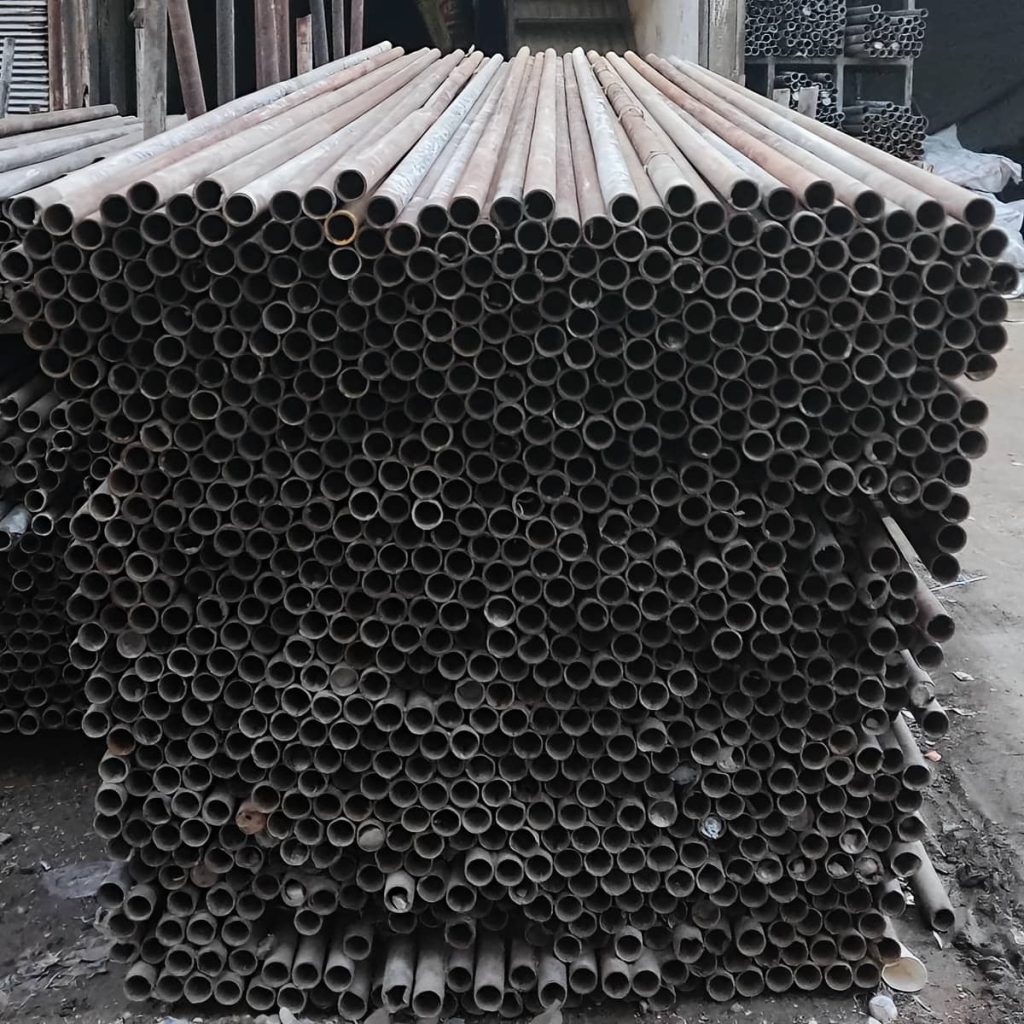اجرای لوله داربست منظم مطابق خطوط نما