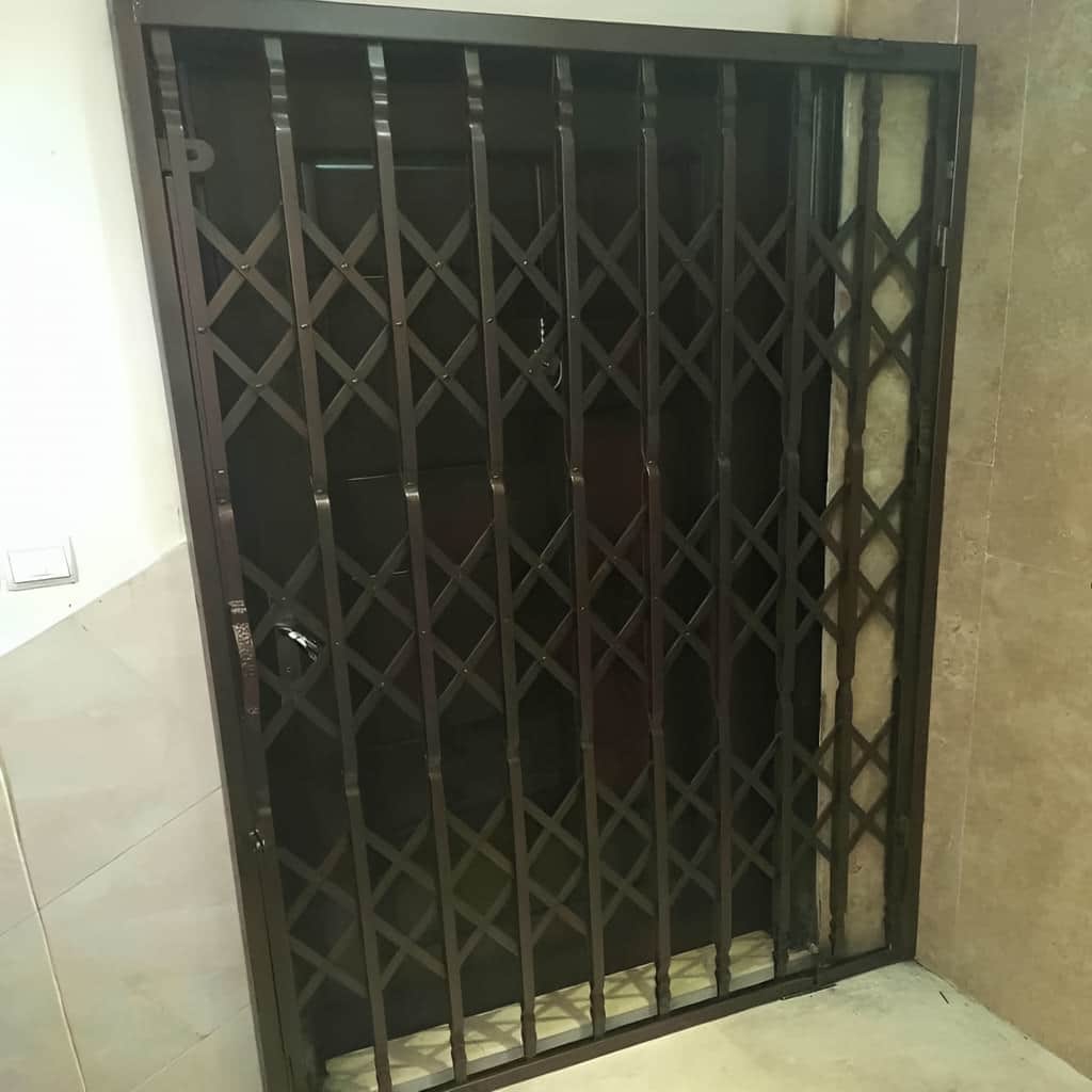 نصب حفاظ آکاردئونی آهنی سه لوزی با ریل مقاوم