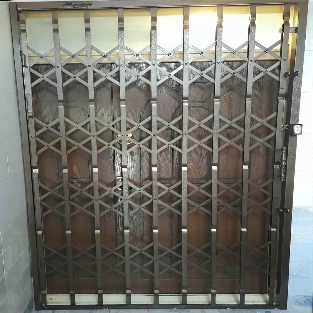 سفارش درب آکاردئونی چهار گل لوزی با رنگ کوره ای