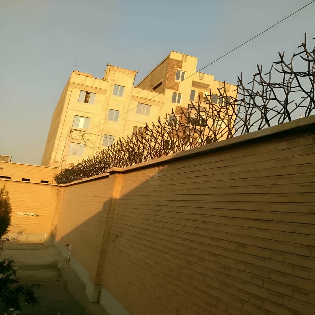 مشاوره انتخاب حفاظ آبشاری روی دیوار سنگی متناسب با محل نصب مشاوره انتخاب حفاظ آبشاری روی دیوار سنگی متناسب با محل نصب