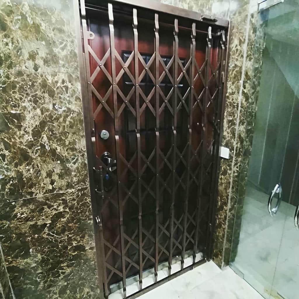 ساخت حفاظ آکاردئونی دو جداره با قفل توکار ساخت حفاظ آکاردئونی دو جداره با قفل توکار