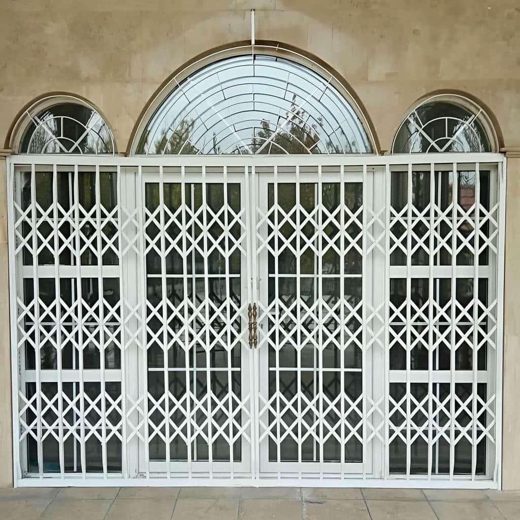 سفارش درب آکاردئونی گل دار با طرح تاج سلطنتی