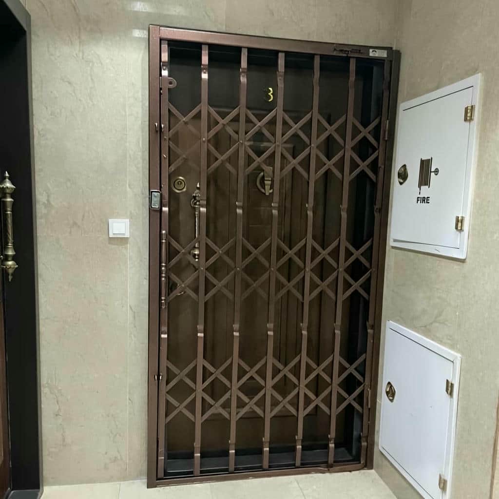 سفارش درب آکاردئونی طرح دار لوزی با شبکه سفارشی
