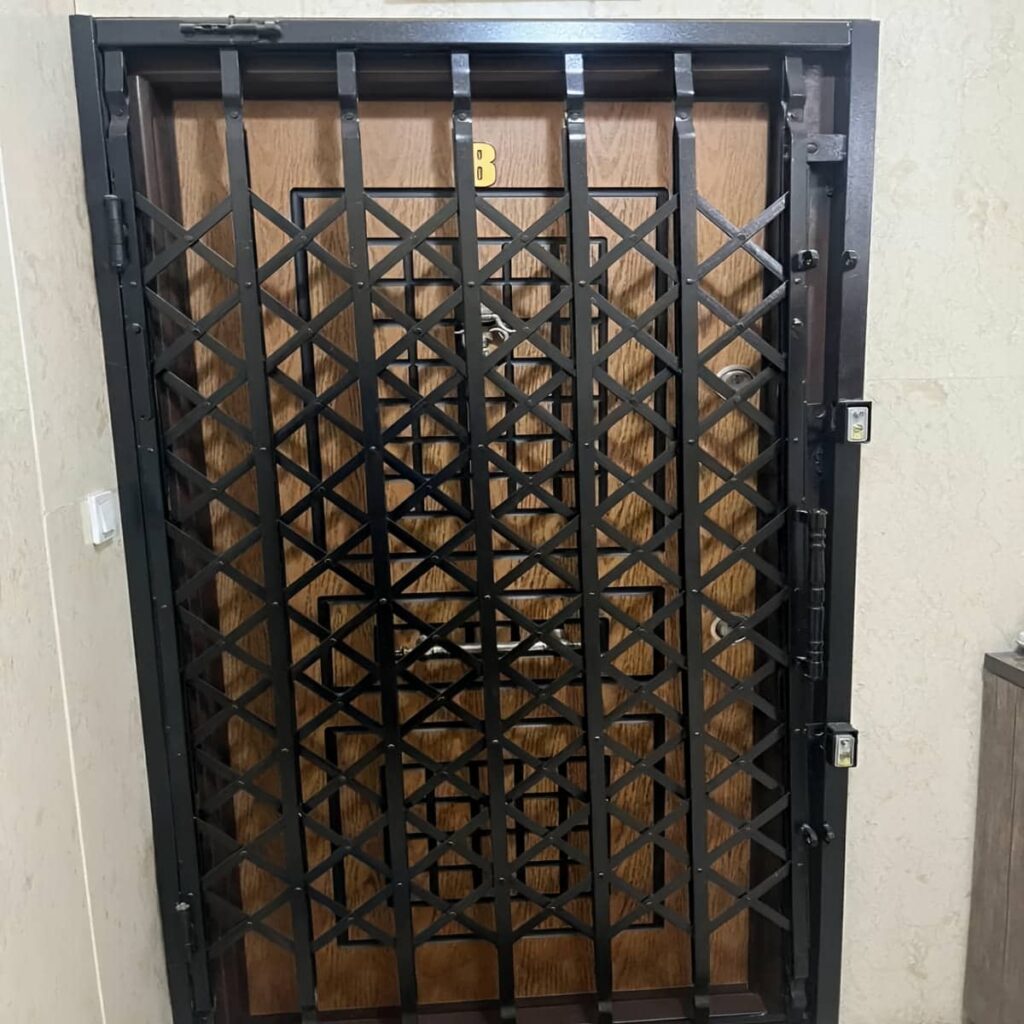 تعمیر درب آکاردئونی برای واحد اداری و تنظیم چرخ