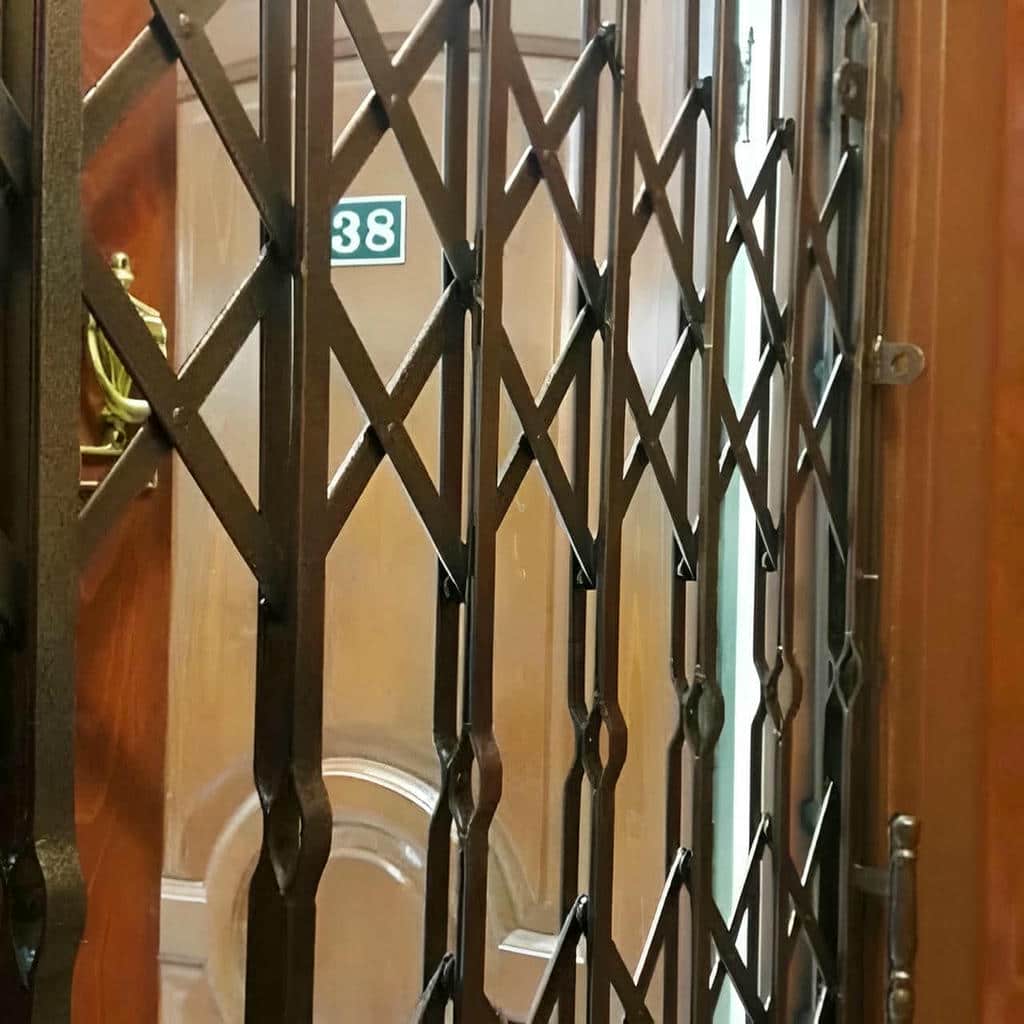 11 مدل درب آکاردئونی برای واحد اداری