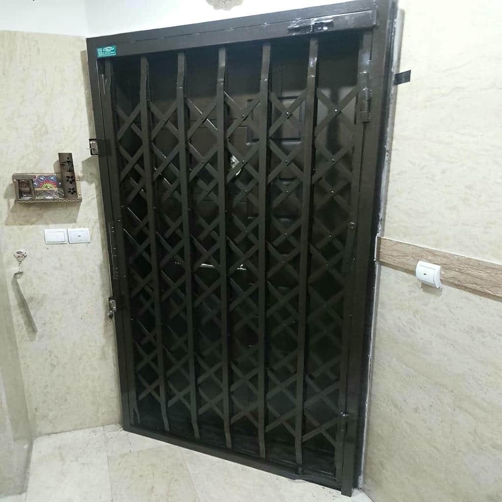سفارش درب آکاردئونی آپارتمان با قفل توکار