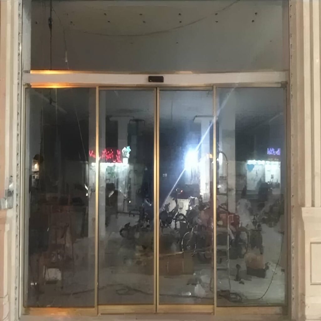 سفارش سنسور حرکتی درب شیشه ای با بررسی مسیر تردد