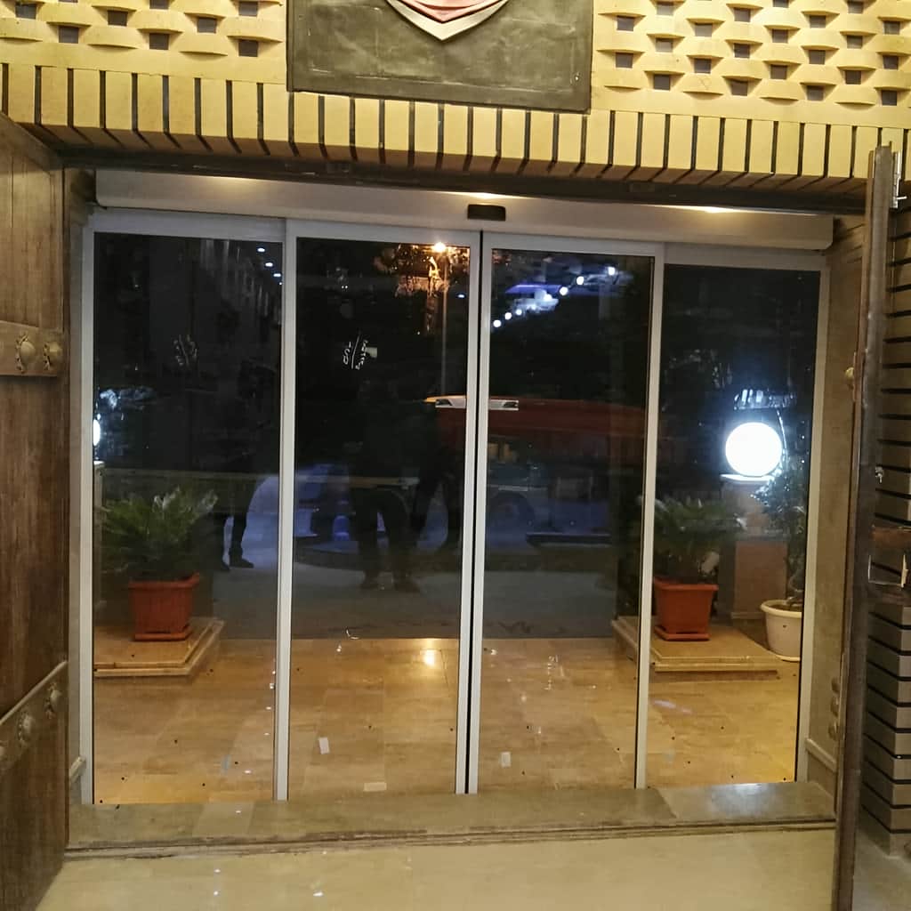 قیمت درب اتوماتیک شیشه ای فریم دار بر اساس سفارش