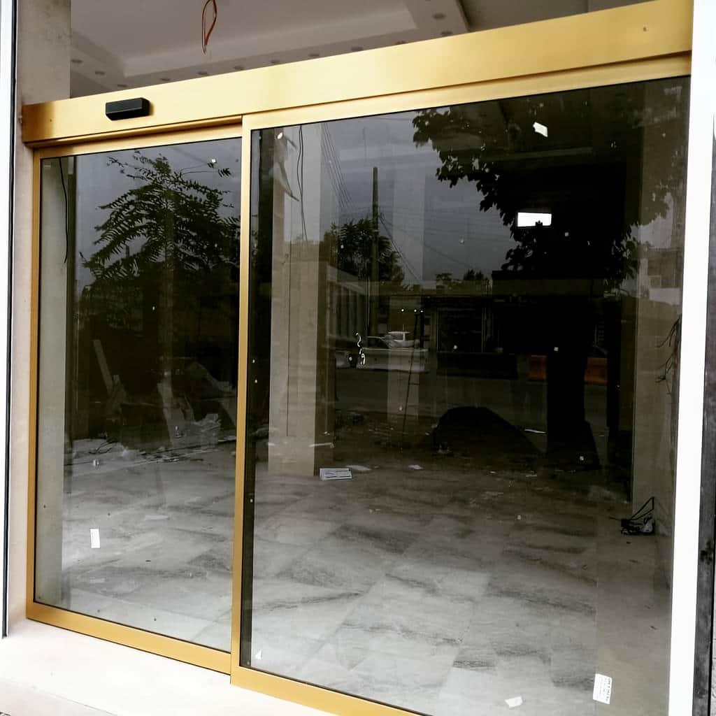 طرح درب اتوماتیک منحنی برای ورودی لوکس