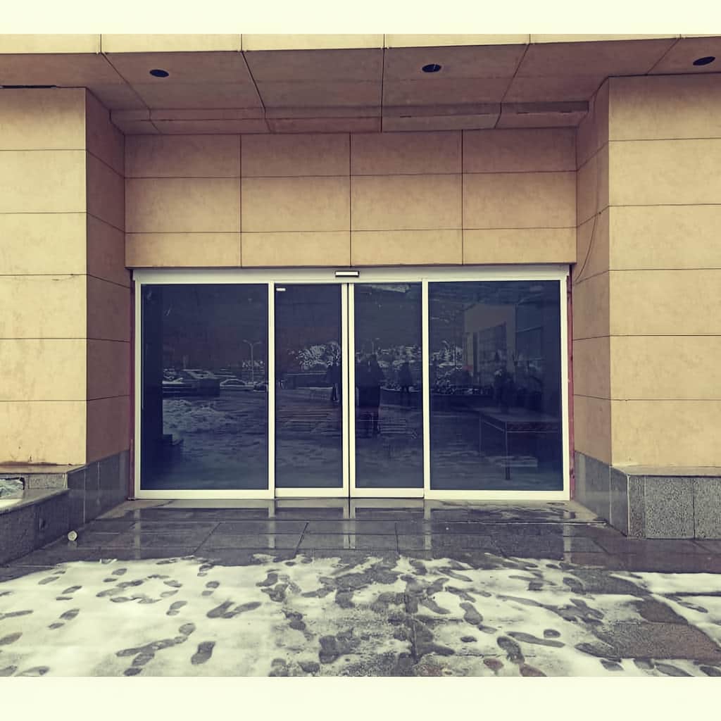 قیمت درب اتوماتیک شیشه ای تلسکوپی بر اساس مشخصات سفارش