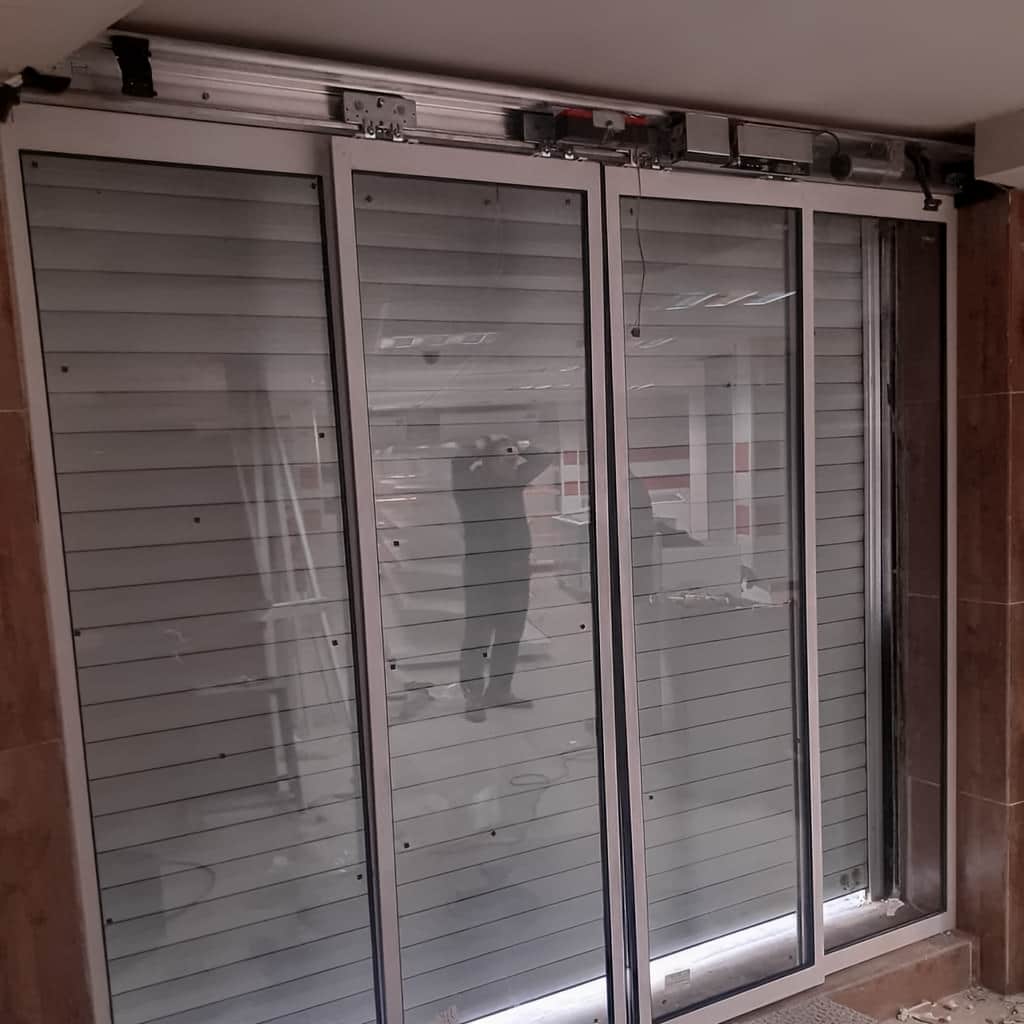 خدمات اندازهگیری درب اتوماتیک شیشه ای ورودی فروشگاه خدمات اندازهگیری درب اتوماتیک شیشه ای ورودی فروشگاه