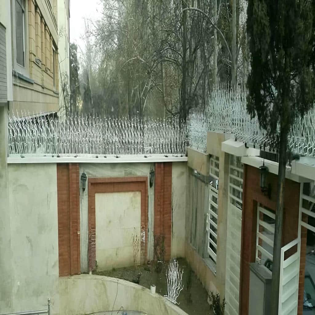 نصب حفاظ دیوار ضد سرقت میلگردی روی سنگ درپوش