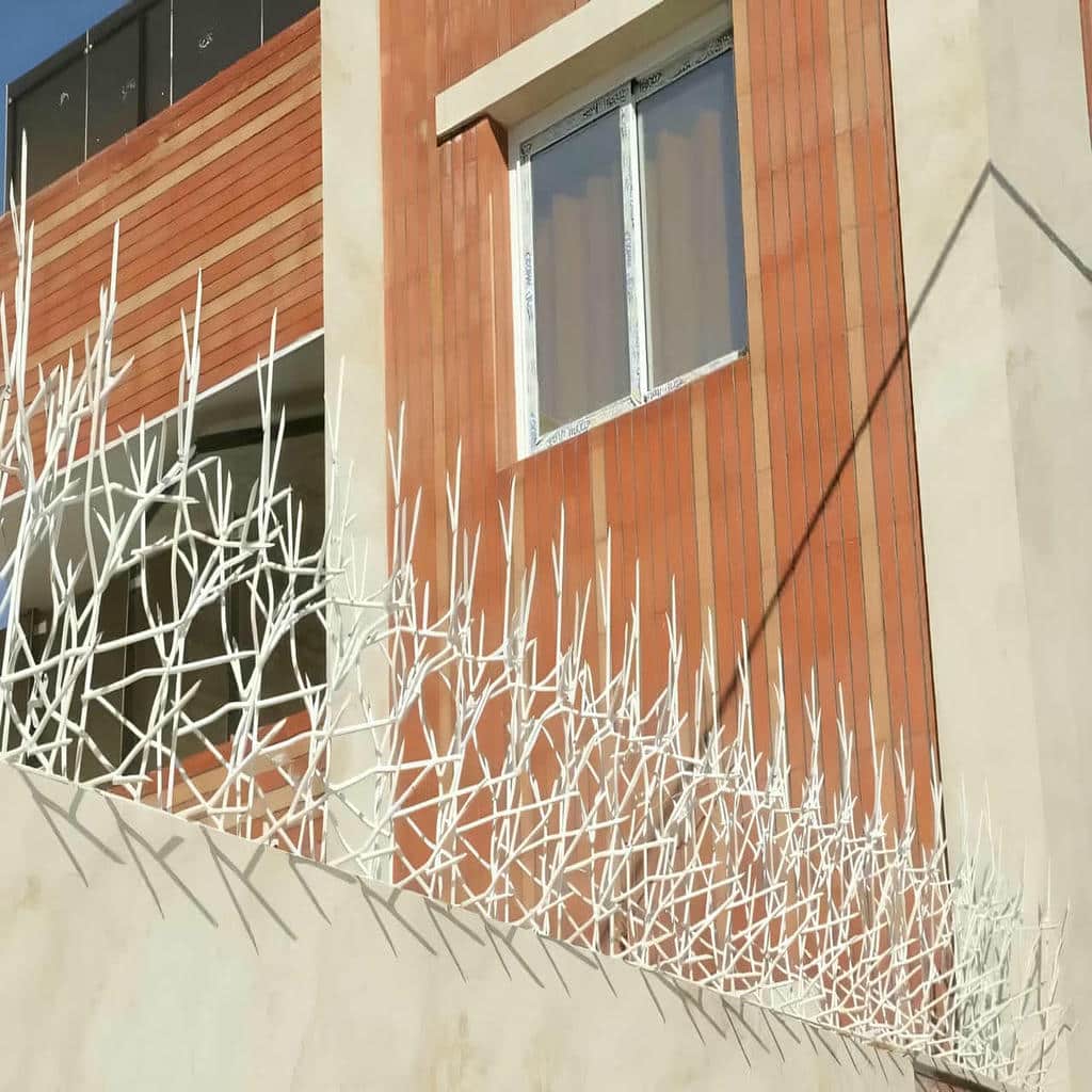 مشاوره انتخاب حفاظ روی دیوار حیاط مسکونی متناسب با ساختمان