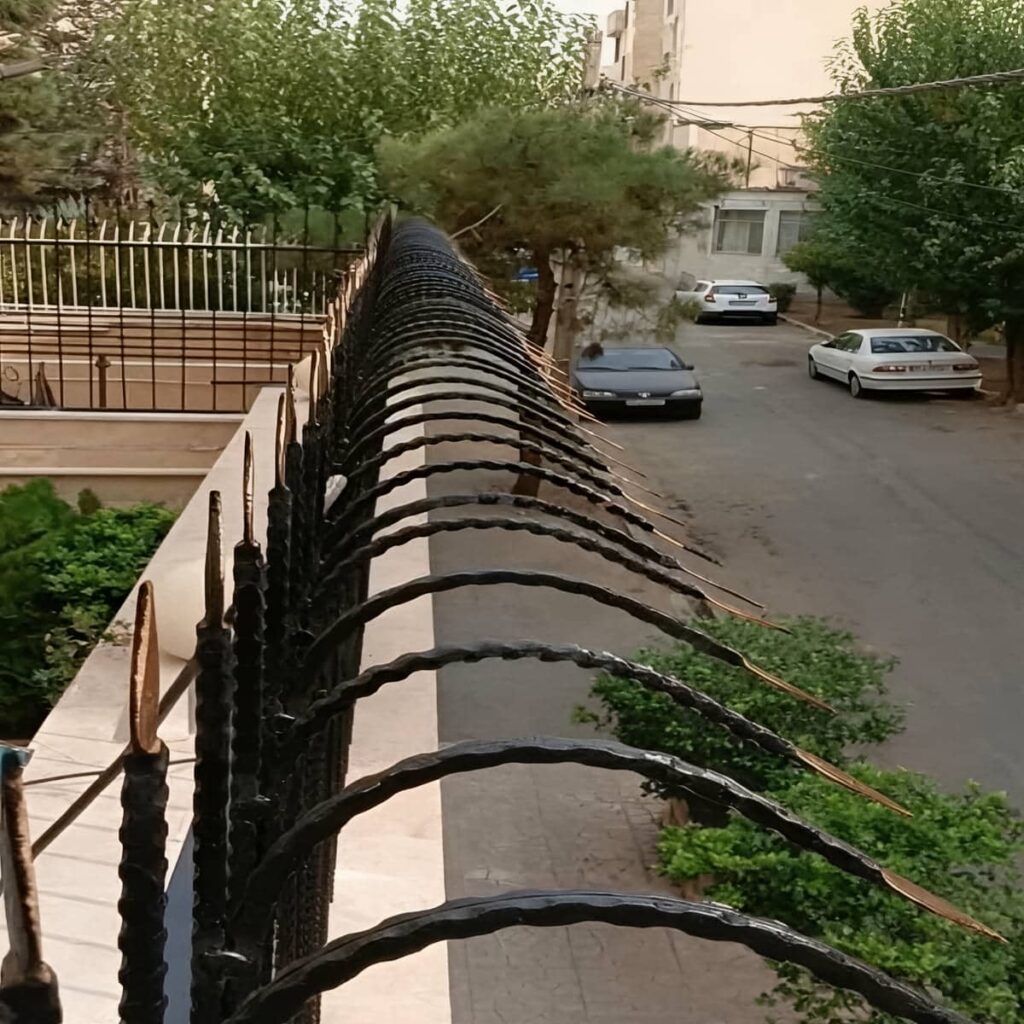 مدل سه ردیف حفاظ دیوار کلاسیک سرنیزه برای تاج پهن مدل سه ردیف حفاظ دیوار کلاسیک سرنیزه برای تاج پهن