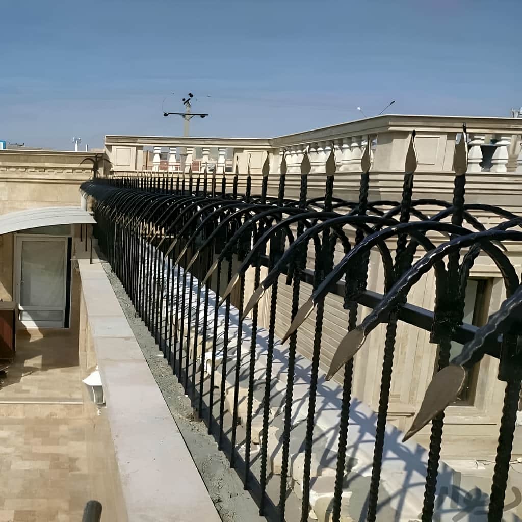 مشاوره انتخاب حفاظ سرنیزه ای دیوار حیاط متناسب با محل نصب مشاوره انتخاب حفاظ سرنیزه ای دیوار حیاط متناسب با محل نصب